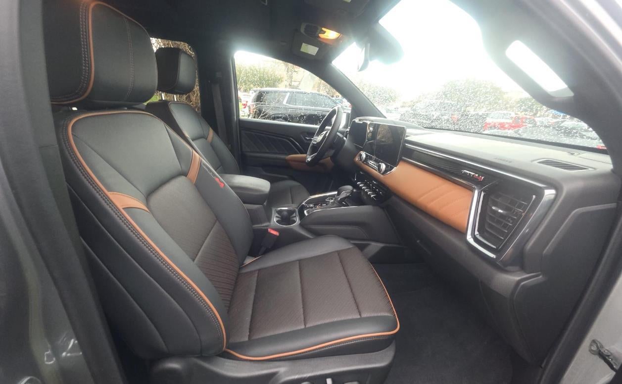 2025 GMC Canyon 4WD AT4