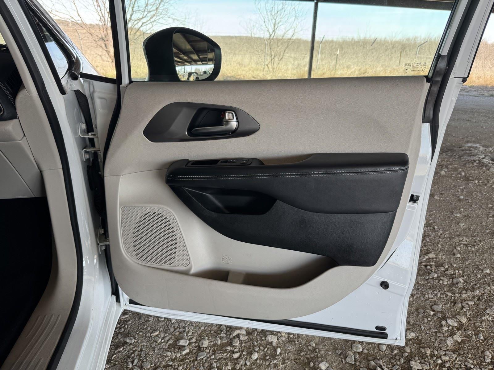 2023 Chrysler Pacifica Hybrid Touring L