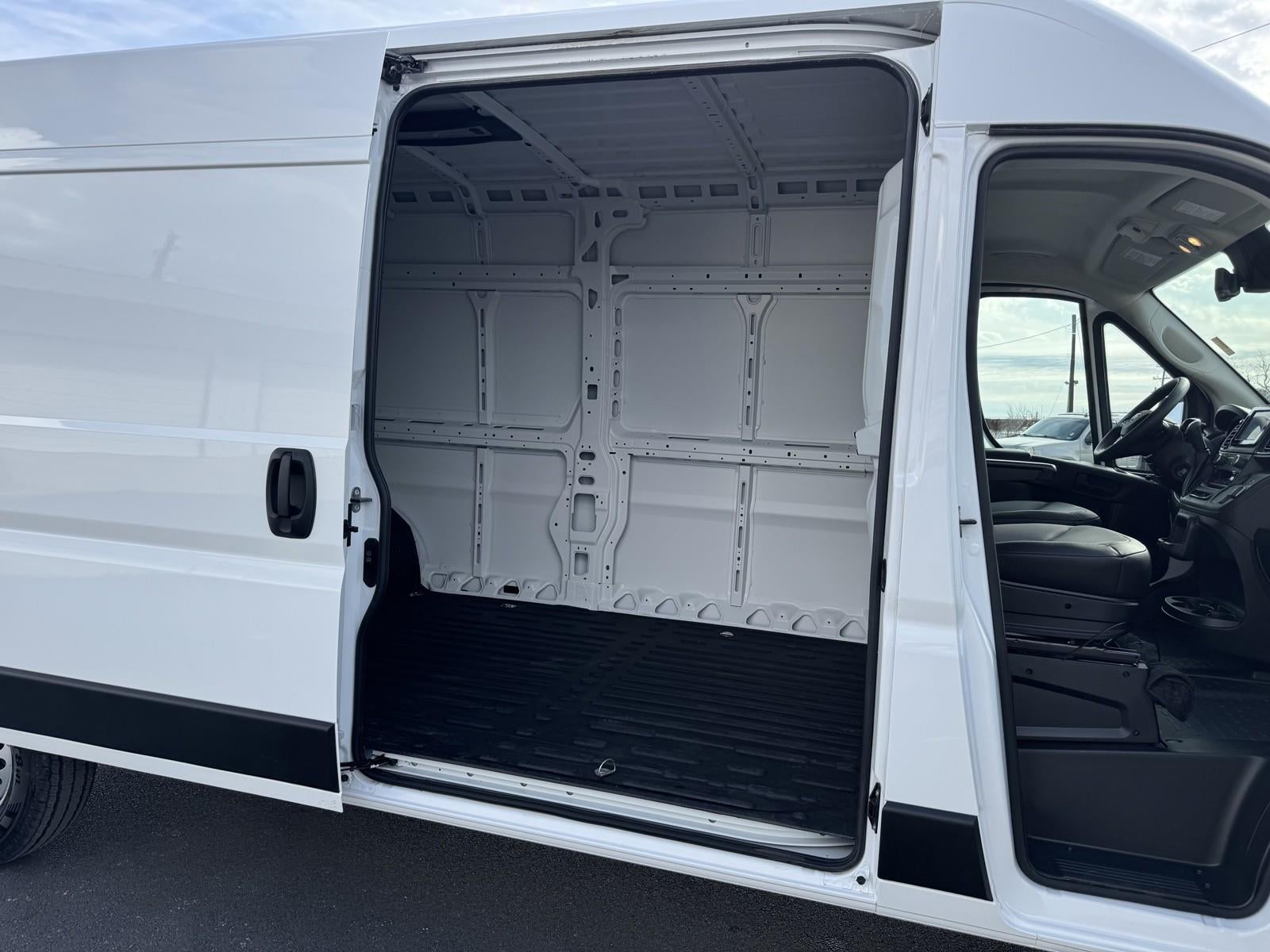 2026 RAM ProMaster Cargo Van Tradesman