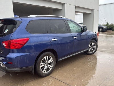 2020 Nissan Pathfinder SL