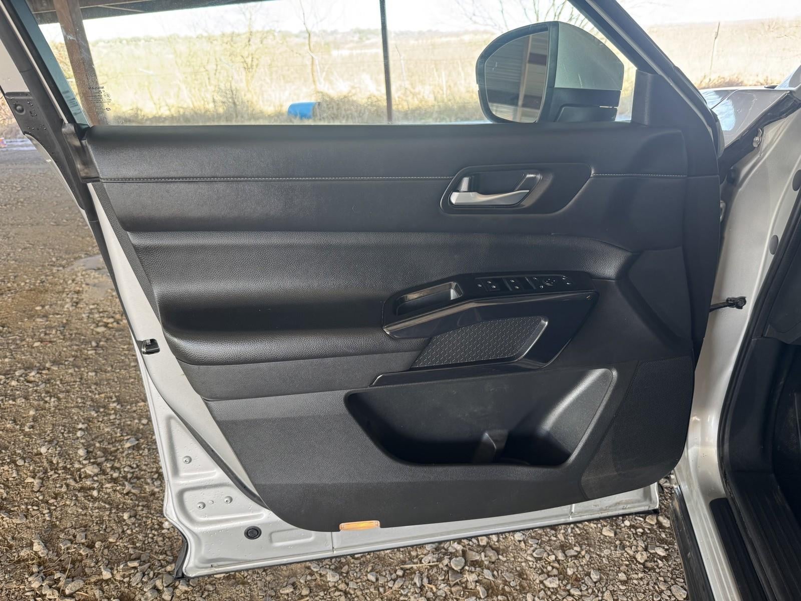 2022 Nissan Pathfinder SV