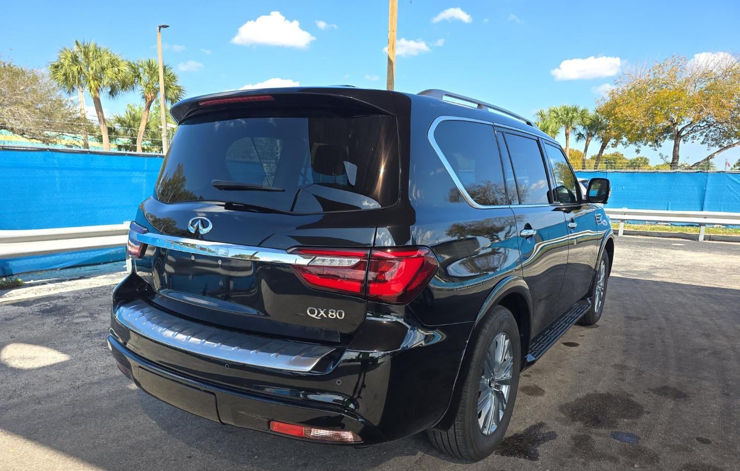 2024 INFINITI QX80 LUXE