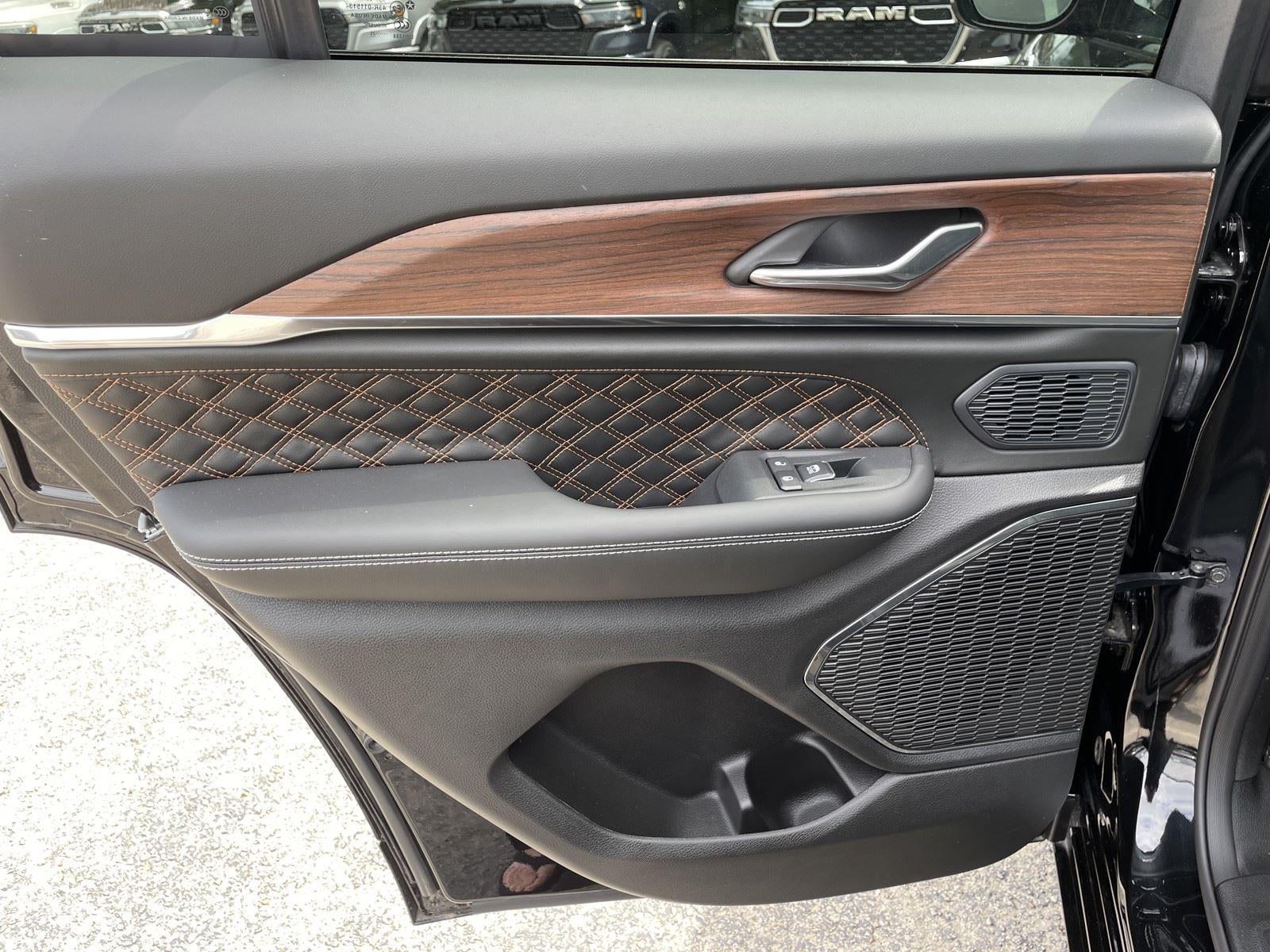 2025 Jeep Grand Cherokee Summit