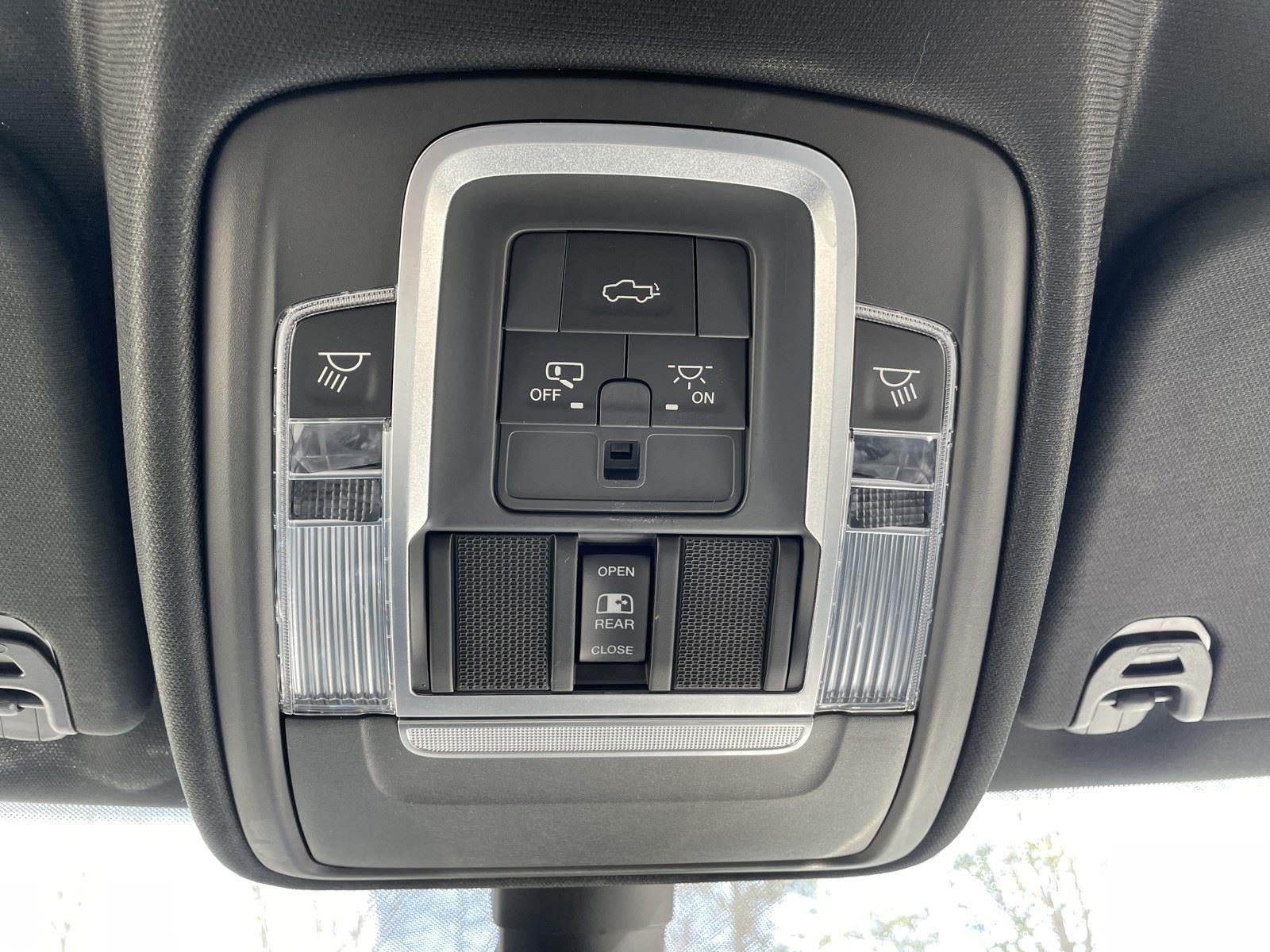 2020 RAM 1500 LARAMIE 4X2 CREW CAB 5'7