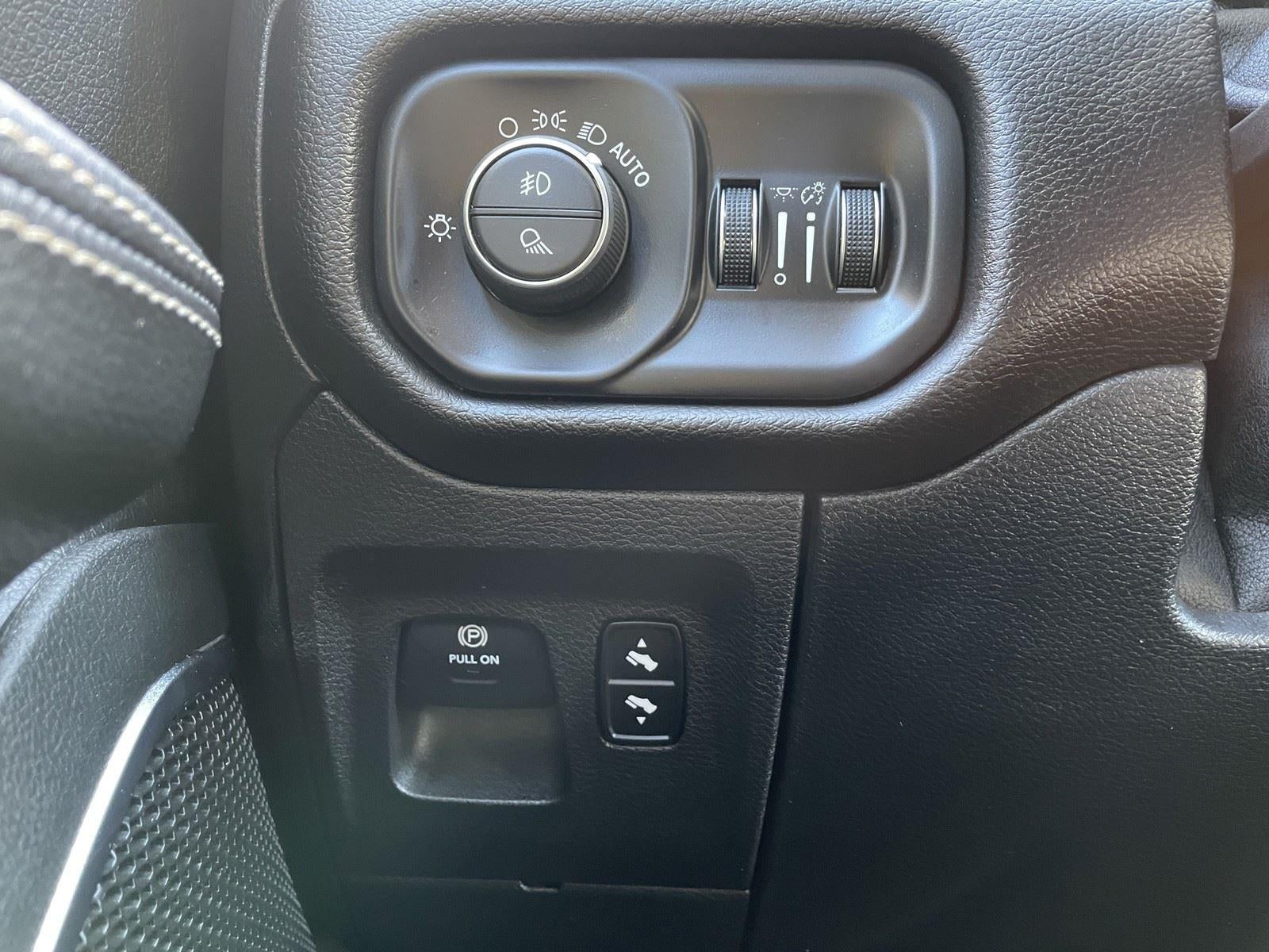 2020 RAM 1500 LARAMIE 4X2 CREW CAB 5'7