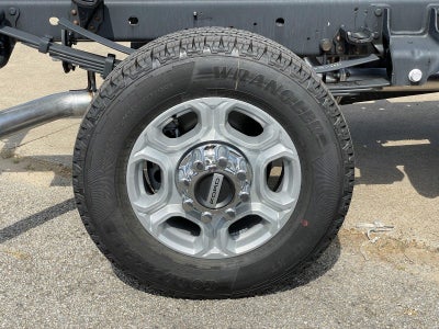 2027 Ford Super Duty F-350 SRW XLT