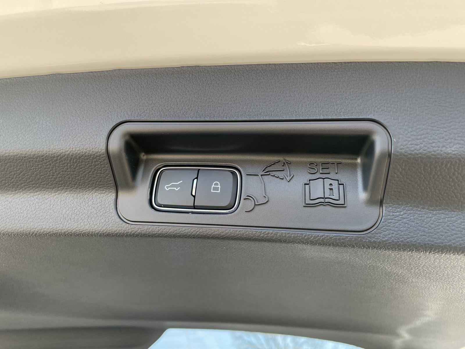 2026 Ford Explorer Active (100A)