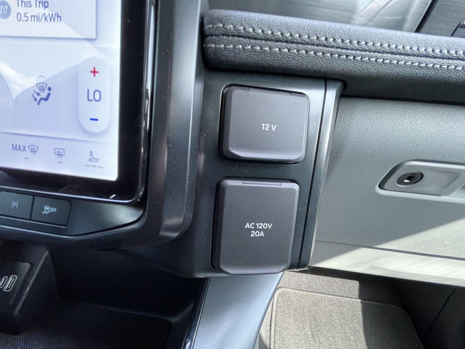 2025 Ford F-150 Lightning Flash