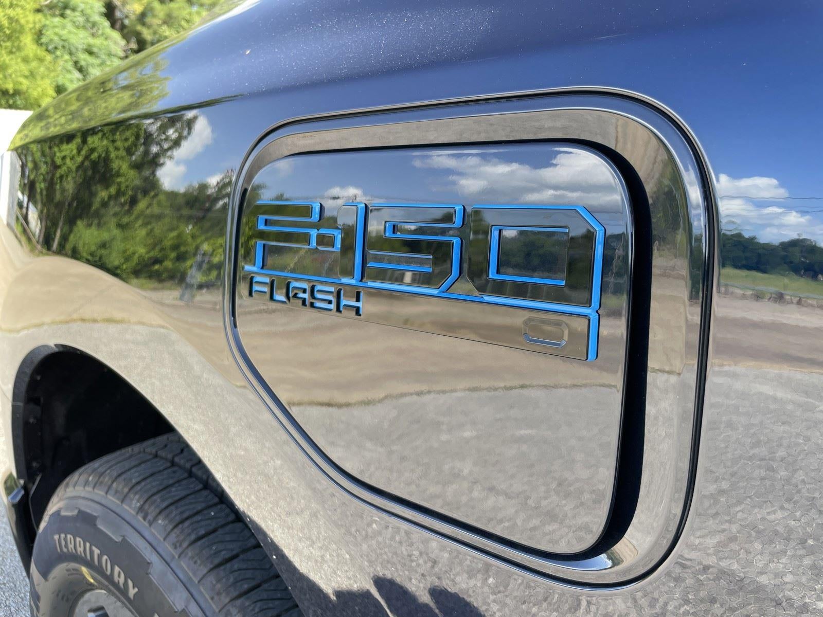 2025 Ford F-150 Lightning Flash