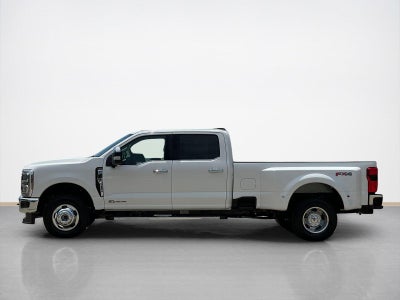 2026 Ford Super Duty F-350 DRW LARIAT