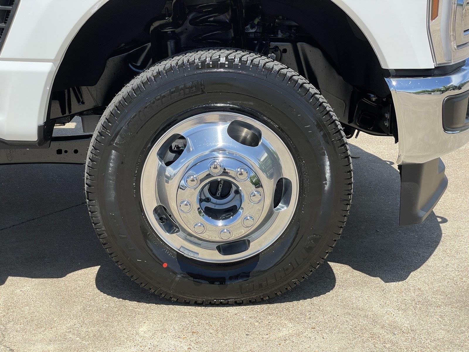 2026 Ford Super Duty F-350 DRW LARIAT