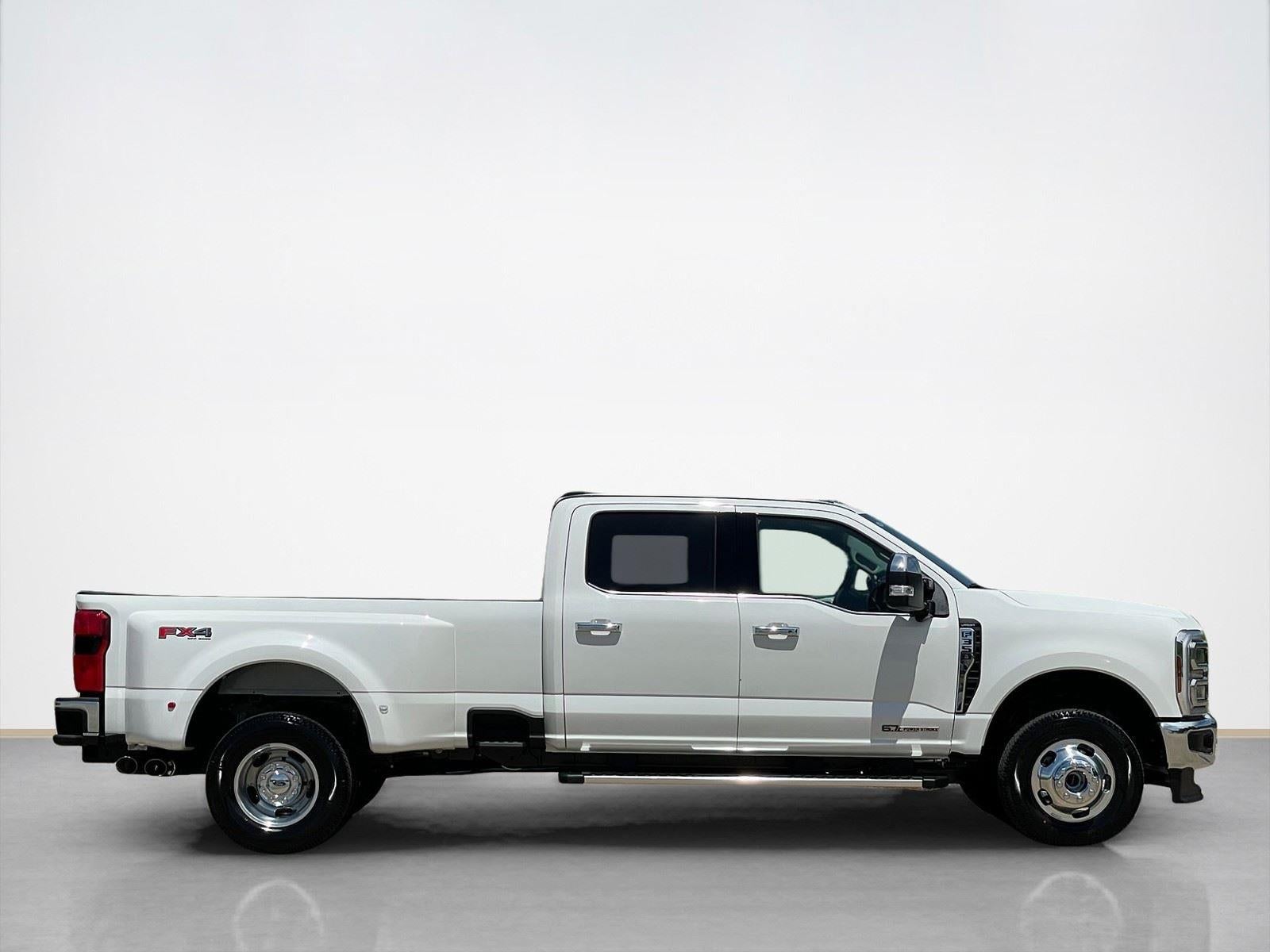 2026 Ford Super Duty F-350 DRW LARIAT