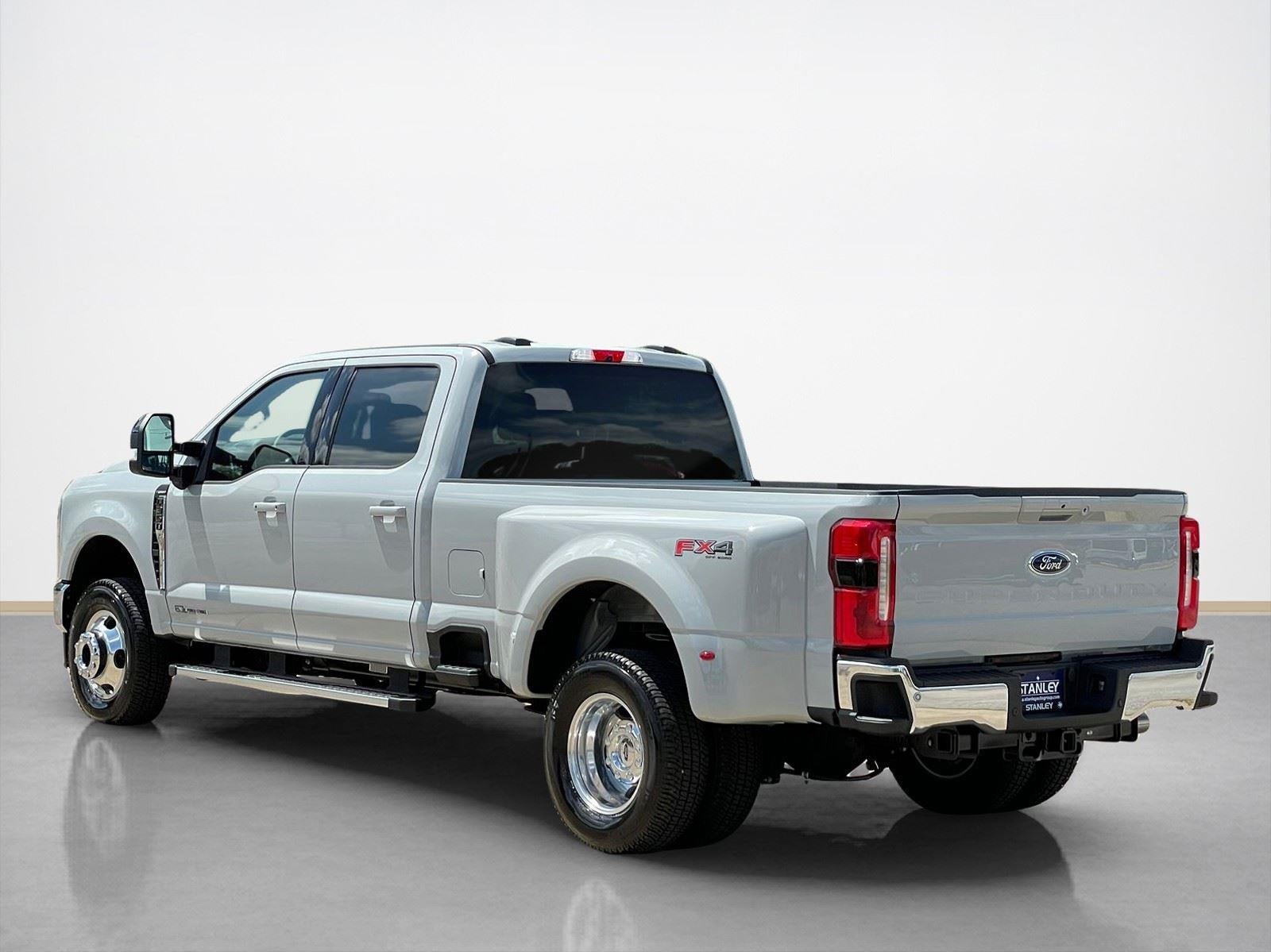 2026 Ford Super Duty F-350 DRW LARIAT