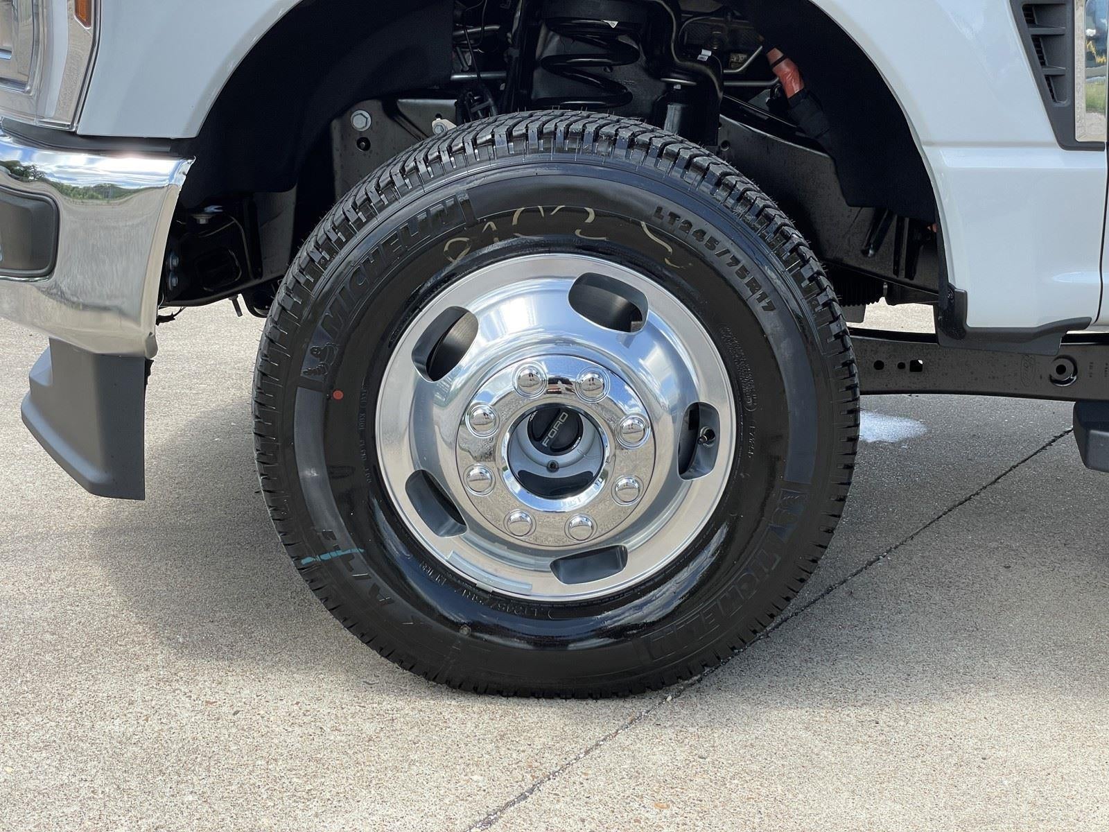 2026 Ford Super Duty F-350 DRW LARIAT