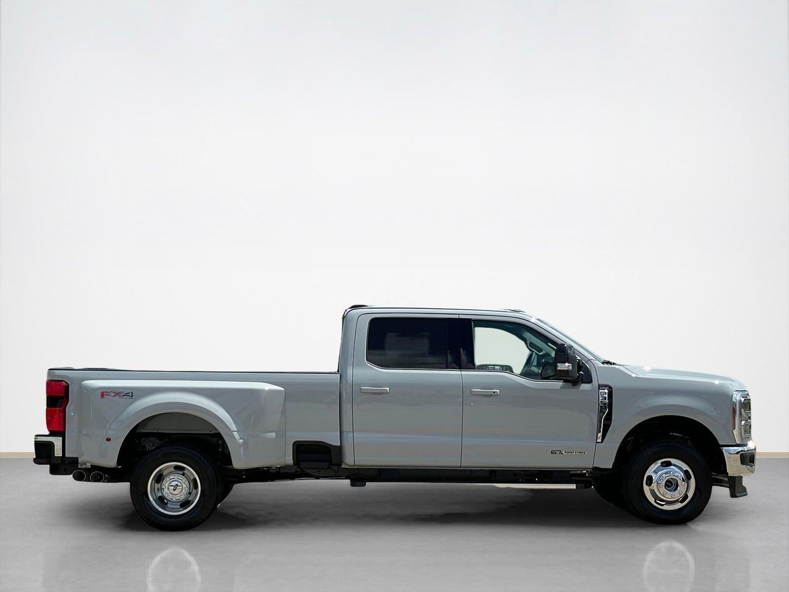 2026 Ford Super Duty F-350 DRW LARIAT