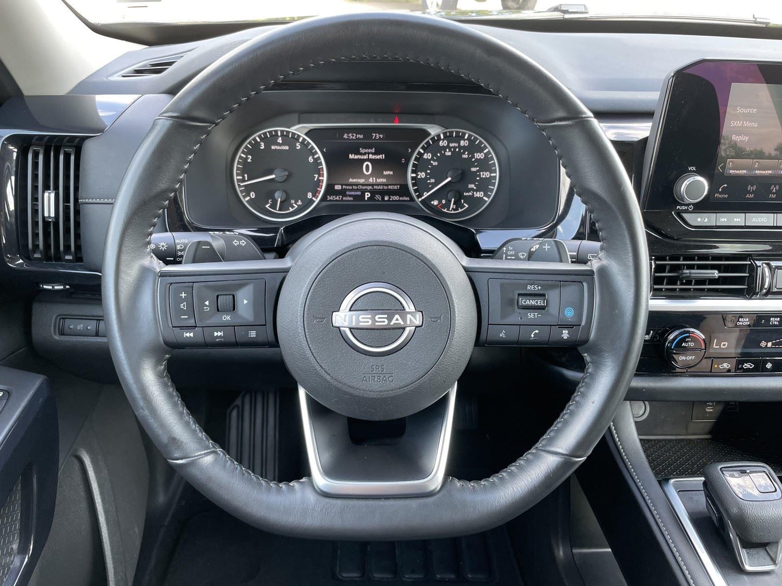 2025 Nissan Pathfinder SV