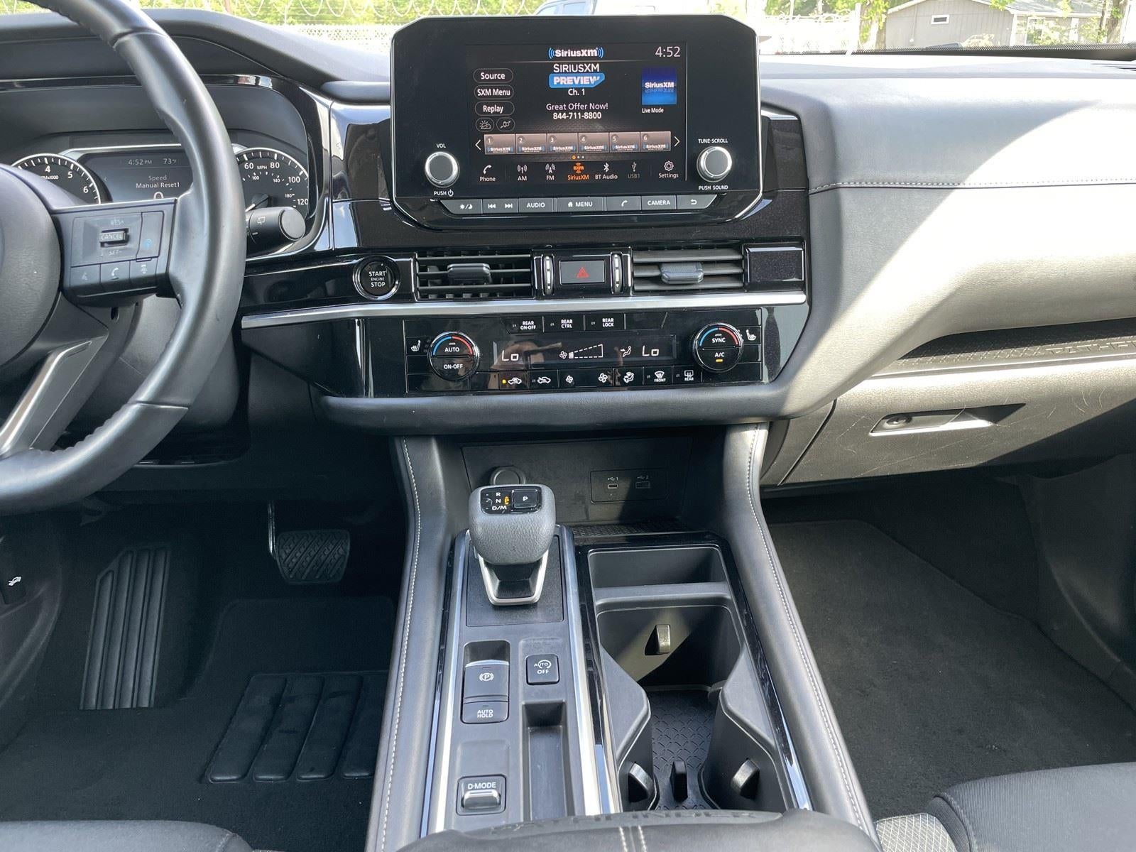 2025 Nissan Pathfinder SV