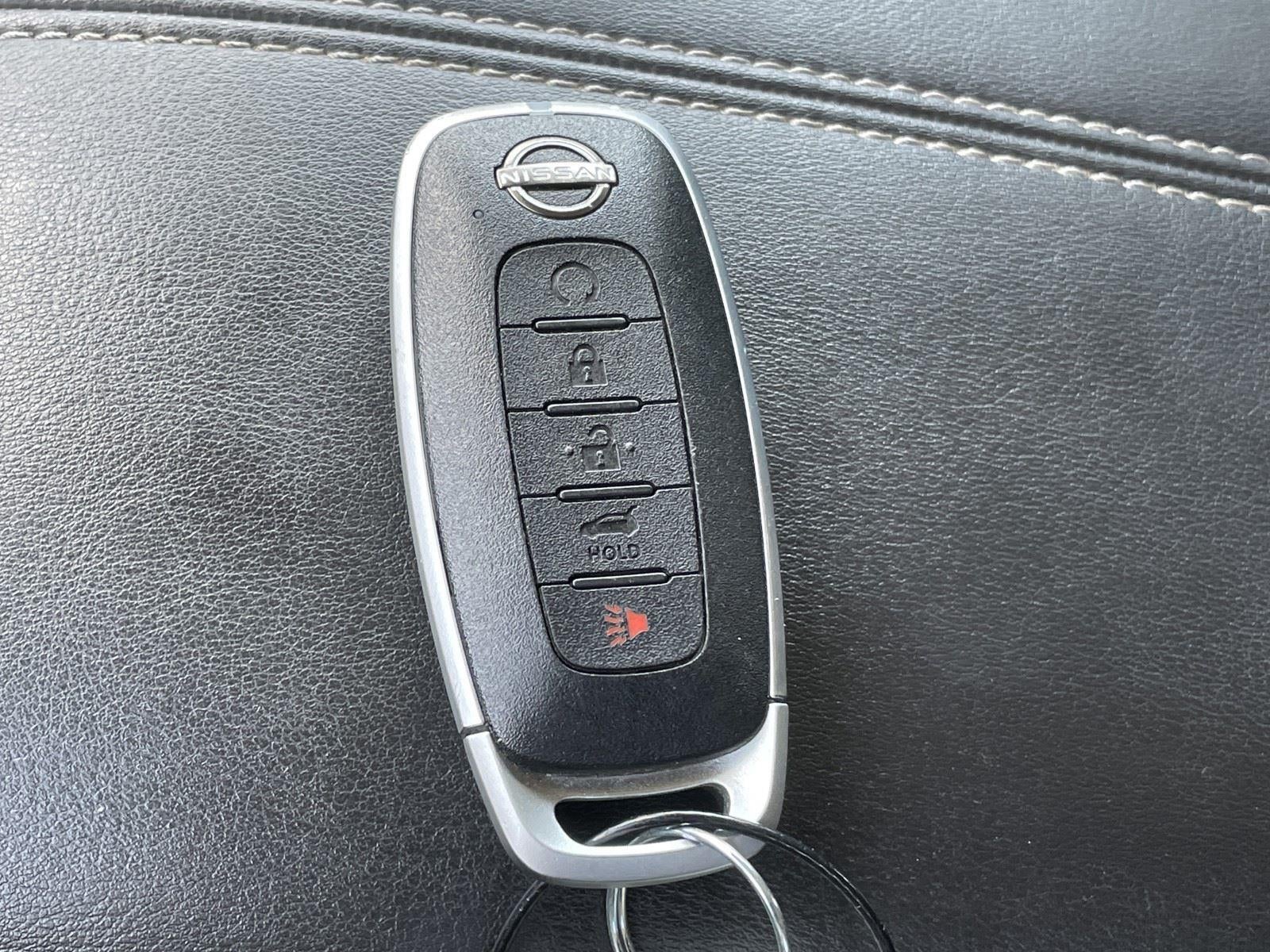 2025 Nissan Pathfinder SV