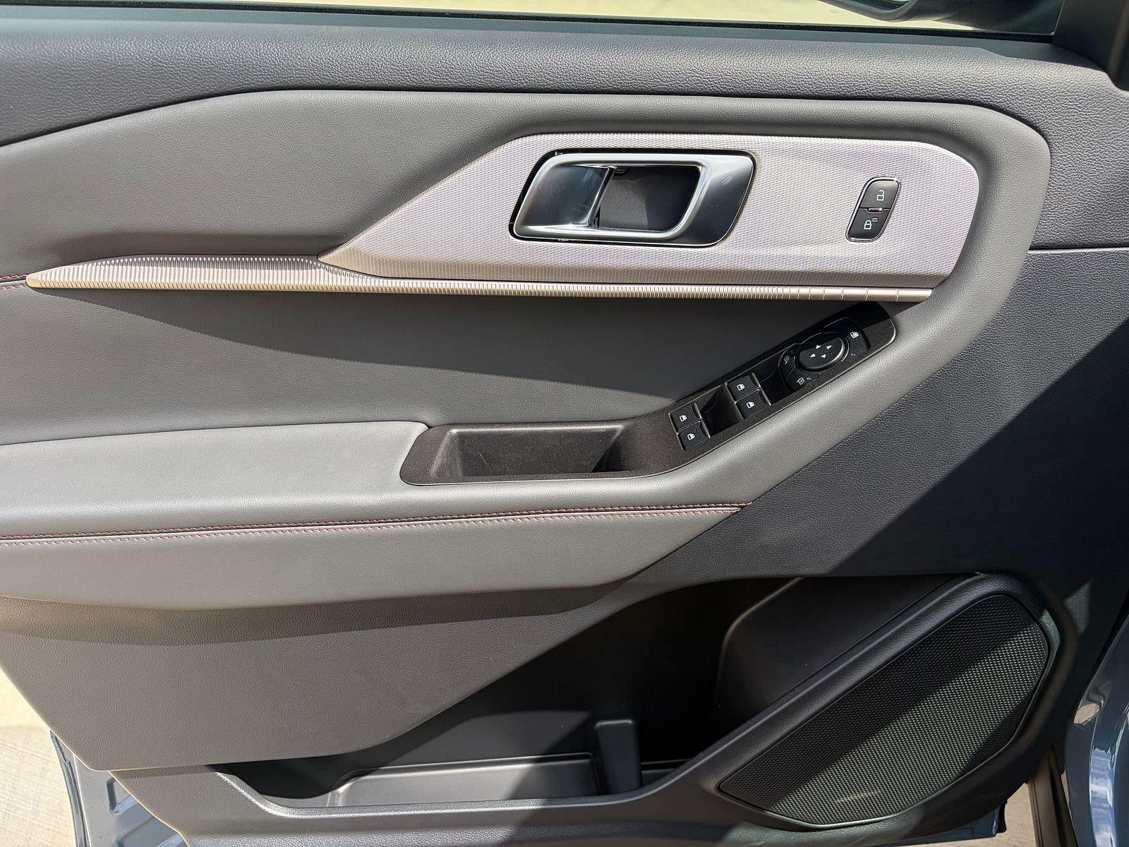 2027 Ford Explorer Active w/200A Pkg