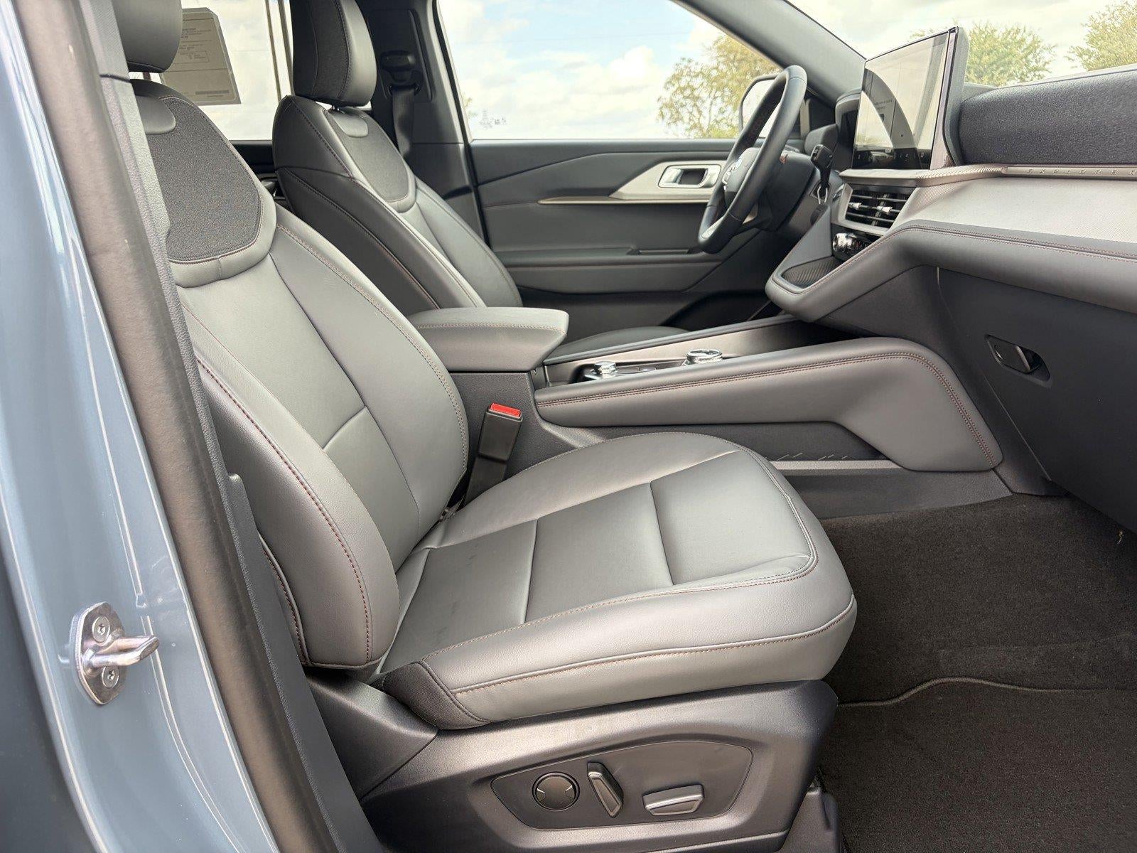 2027 Ford Explorer Active w/200A Pkg