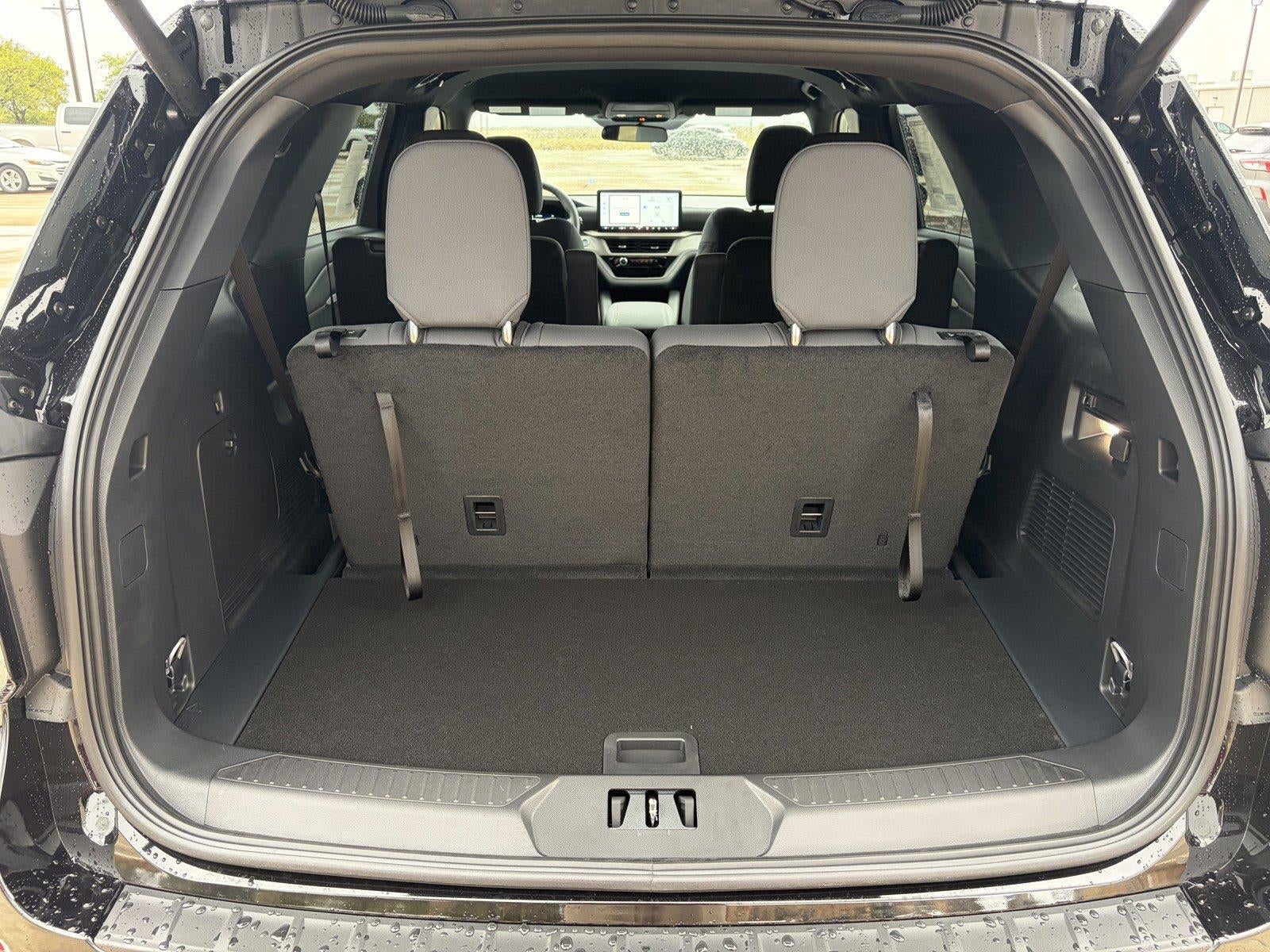 2027 Ford Explorer Active w/200A Pkg
