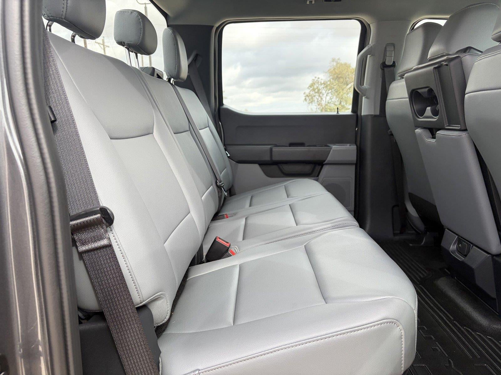 2027 Ford Super Duty F-350 SRW LARIAT