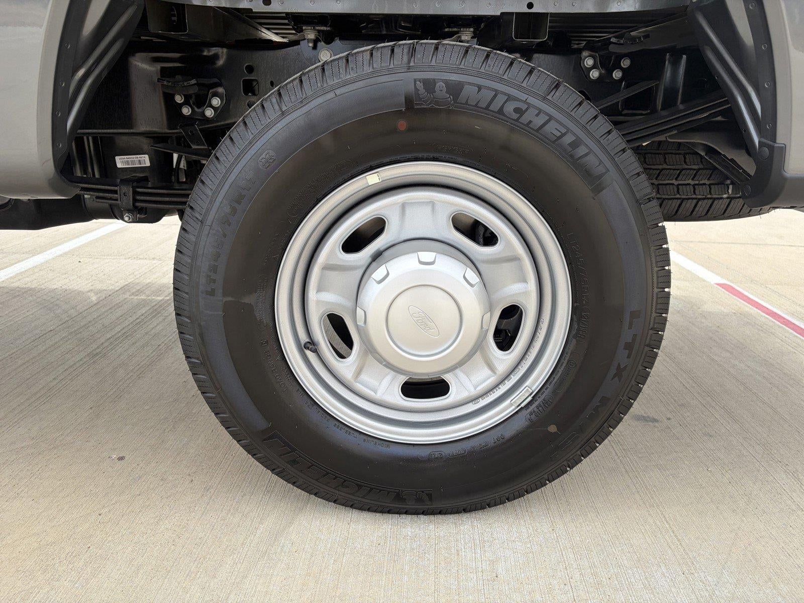 2027 Ford Super Duty F-350 SRW LARIAT