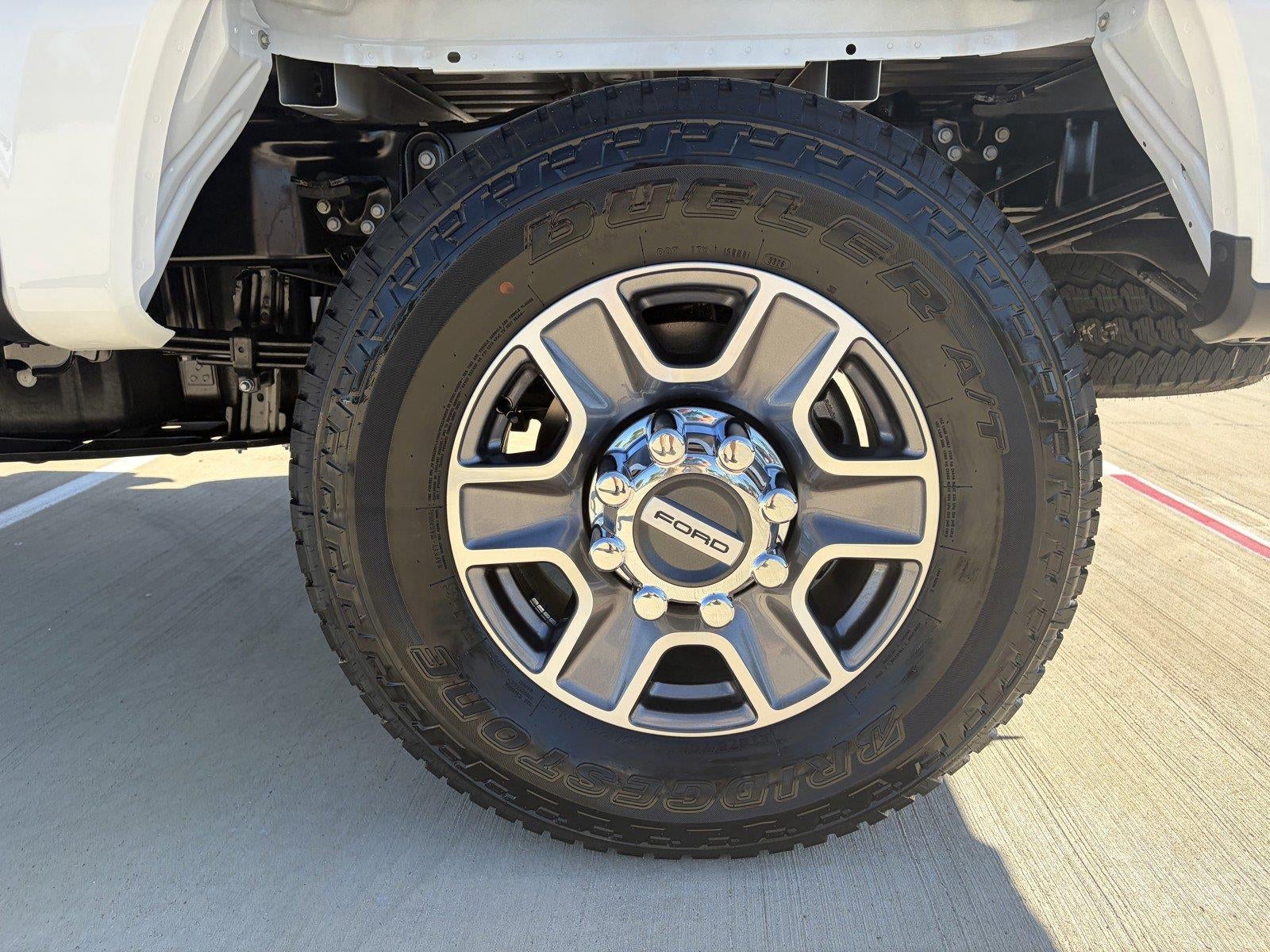 2027 Ford Super Duty F-350 SRW LARIAT
