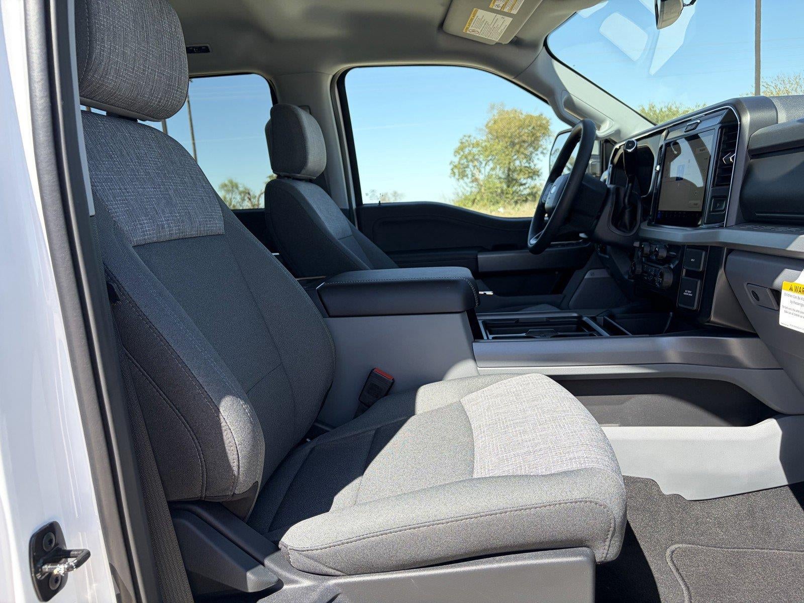 2027 Ford Super Duty F-350 DRW XLT