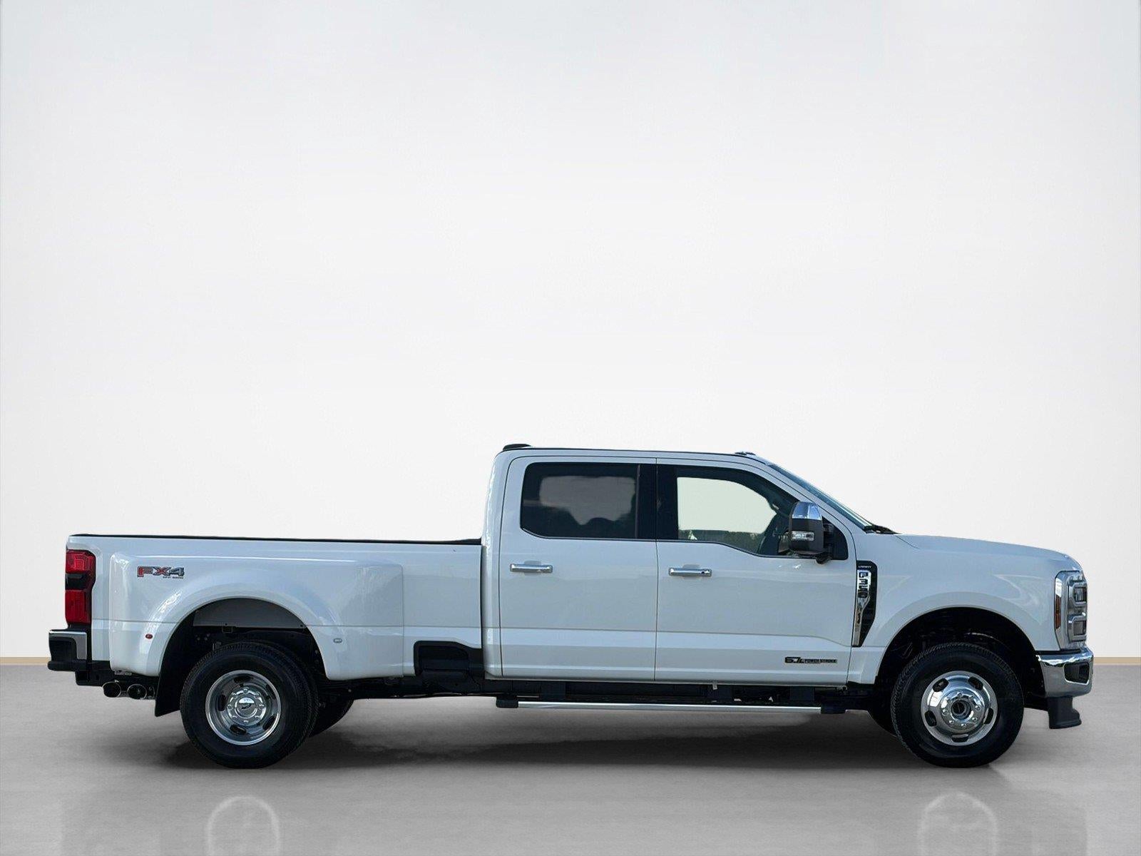 2026 Ford Super Duty F-350 DRW LARIAT
