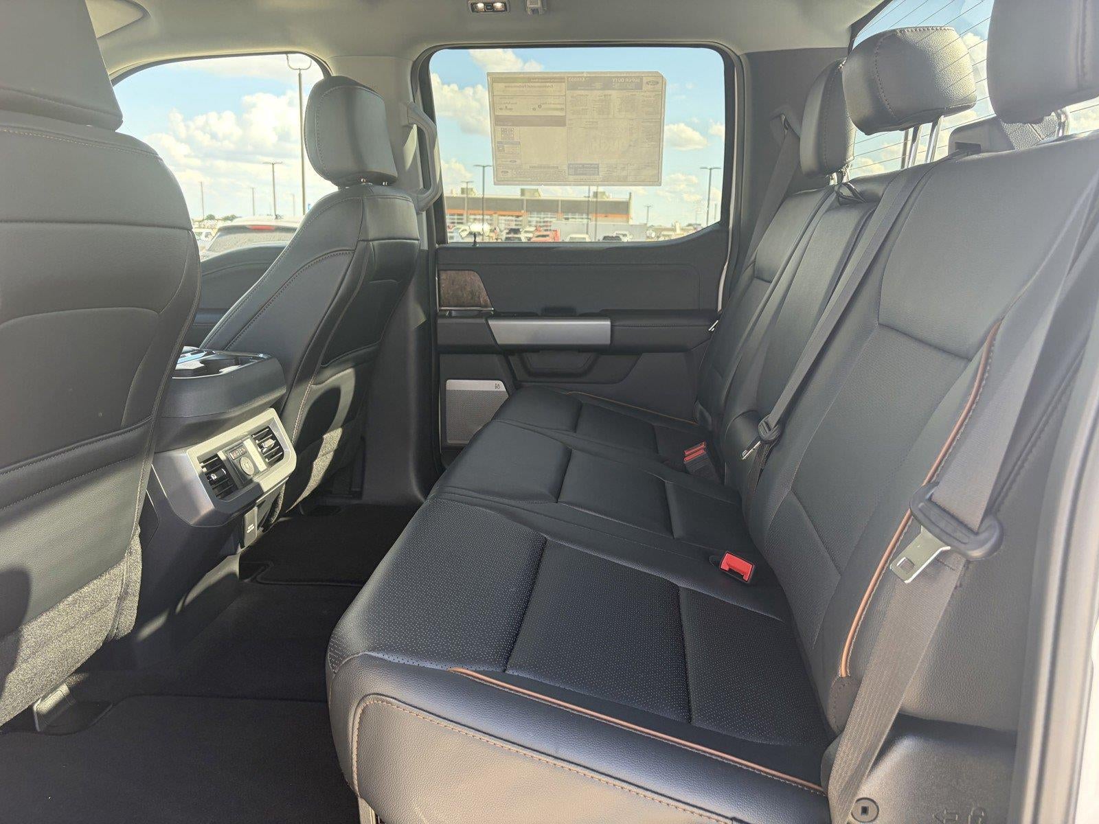 2026 Ford Super Duty F-350 DRW LARIAT