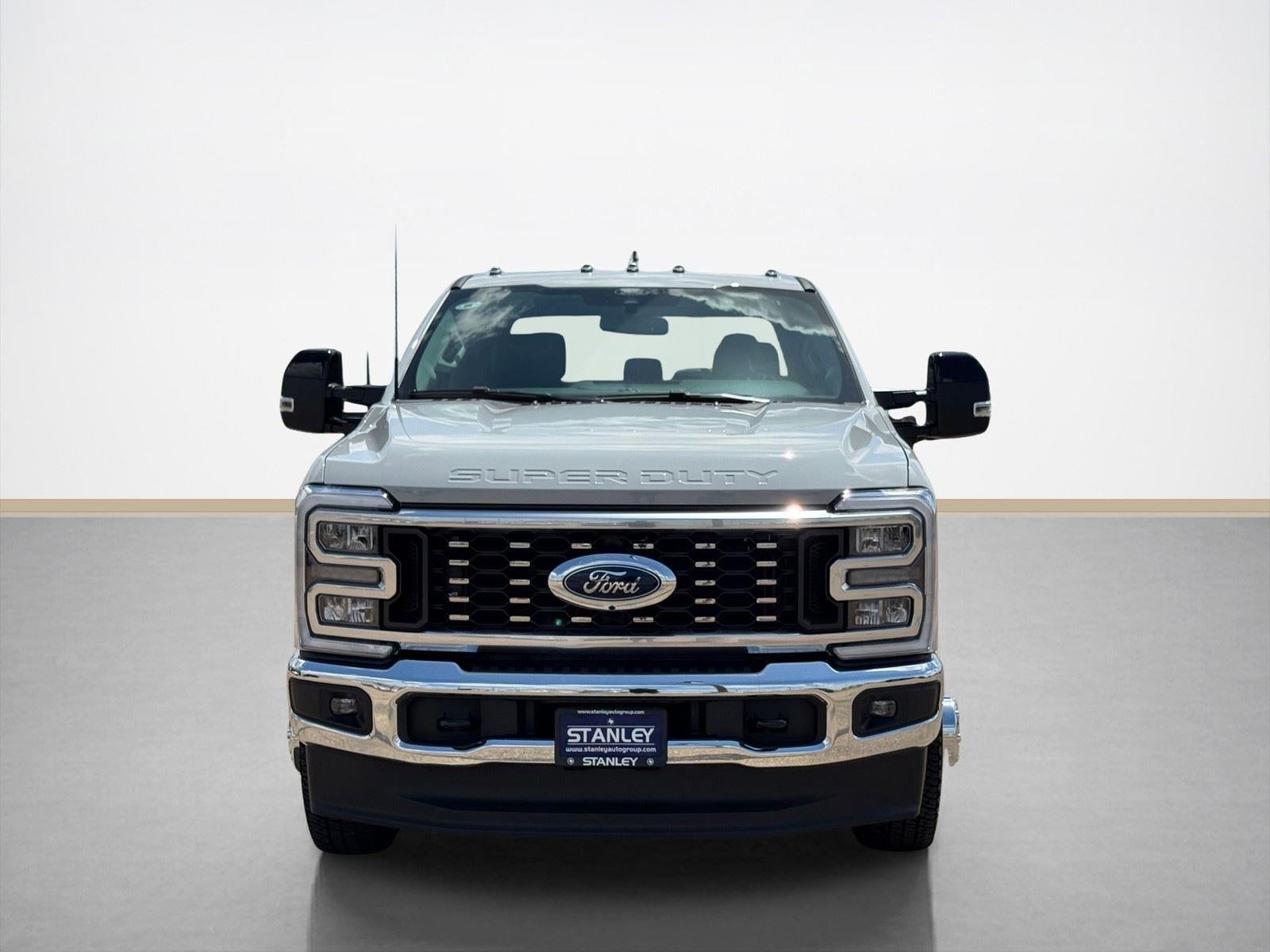 2026 Ford Super Duty F-350 DRW LARIAT