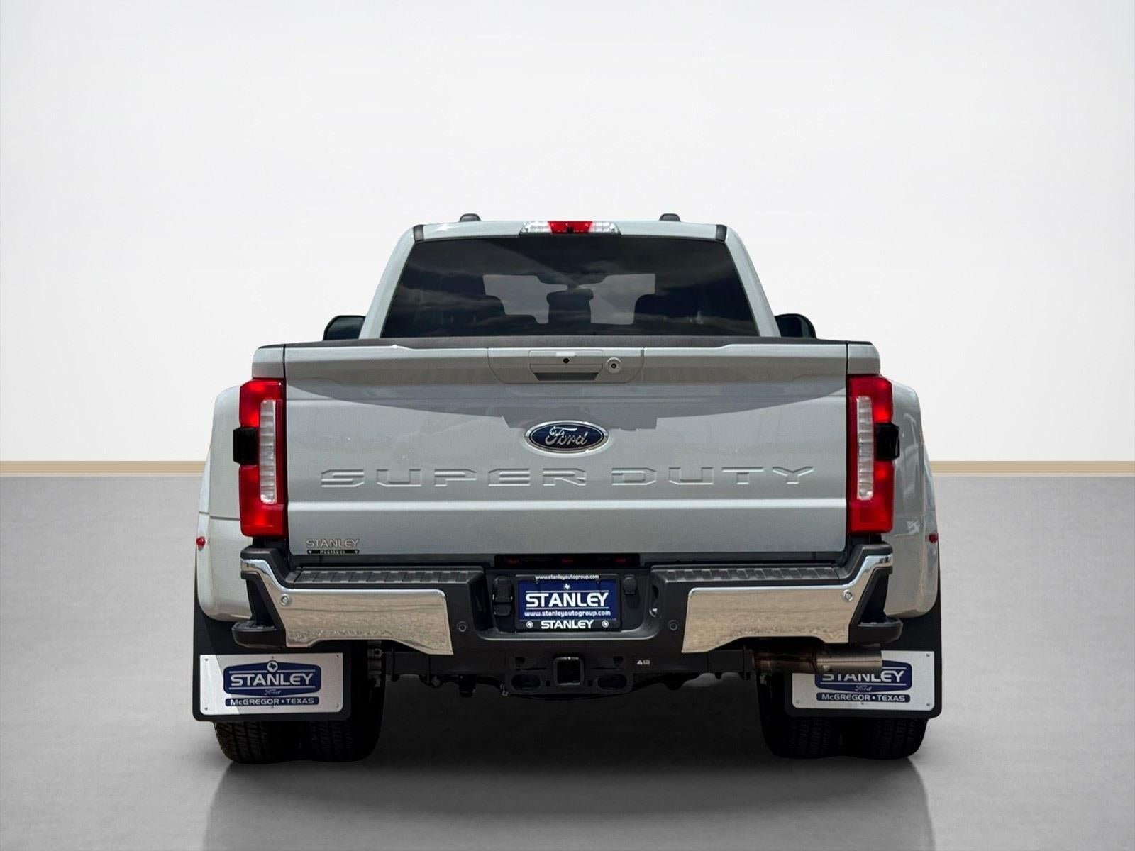 2026 Ford Super Duty F-350 DRW LARIAT