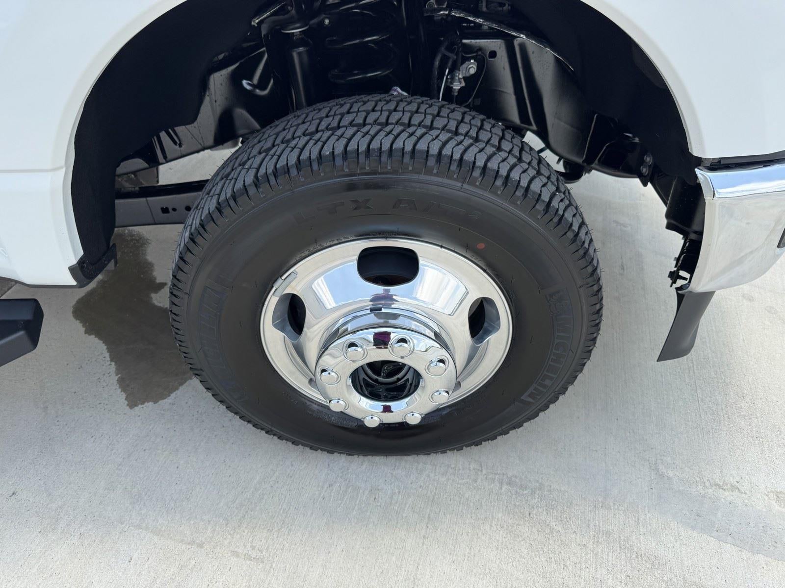 2026 Ford Super Duty F-350 DRW LARIAT