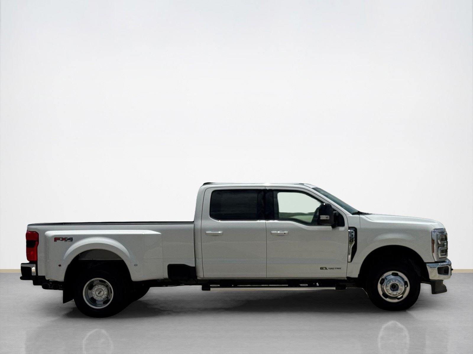 2026 Ford Super Duty F-350 DRW LARIAT