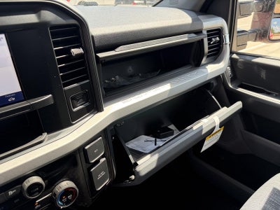 2027 Ford Super Duty F-350 SRW XLT