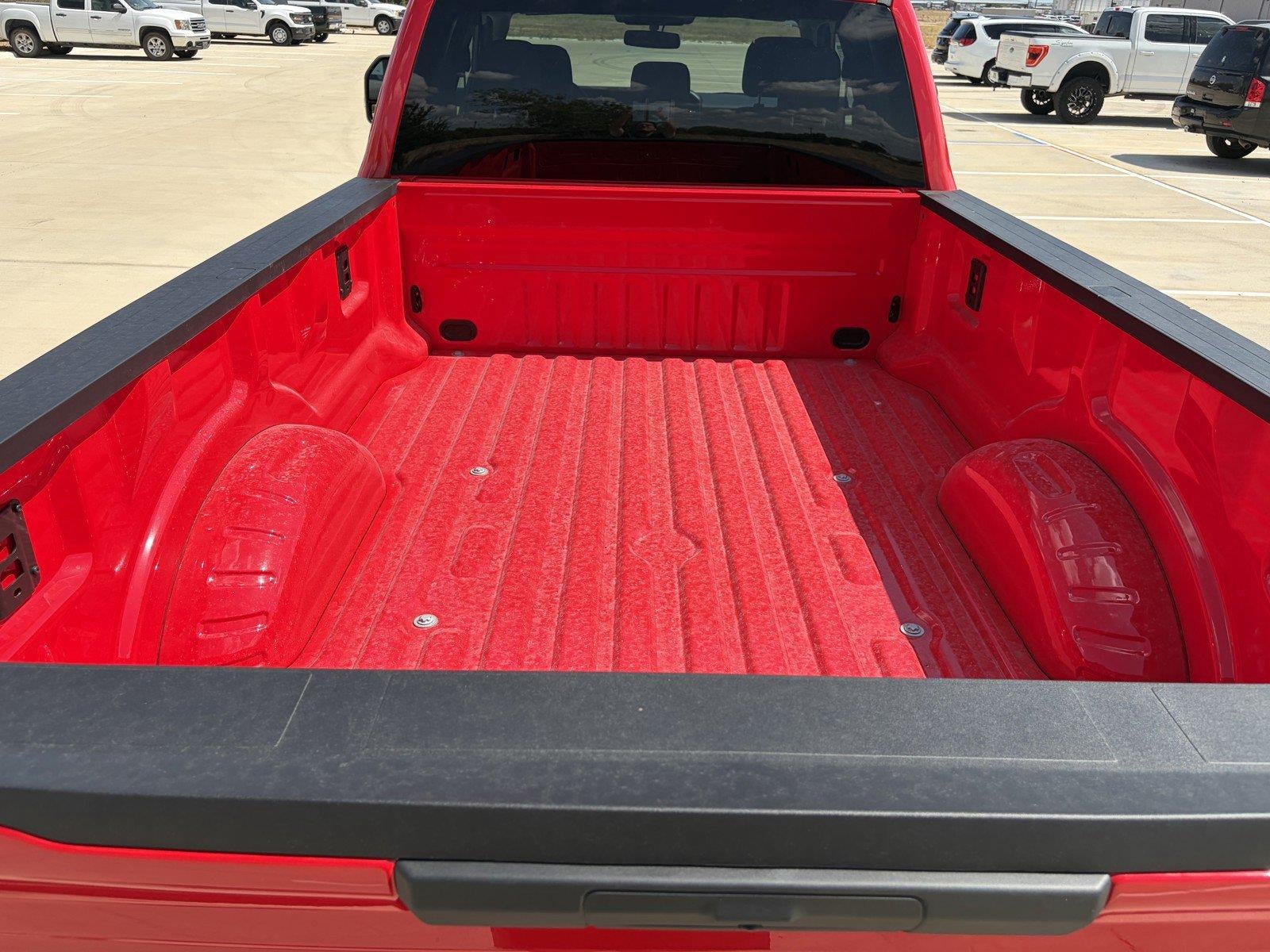 2027 Ford Super Duty F-350 SRW XLT
