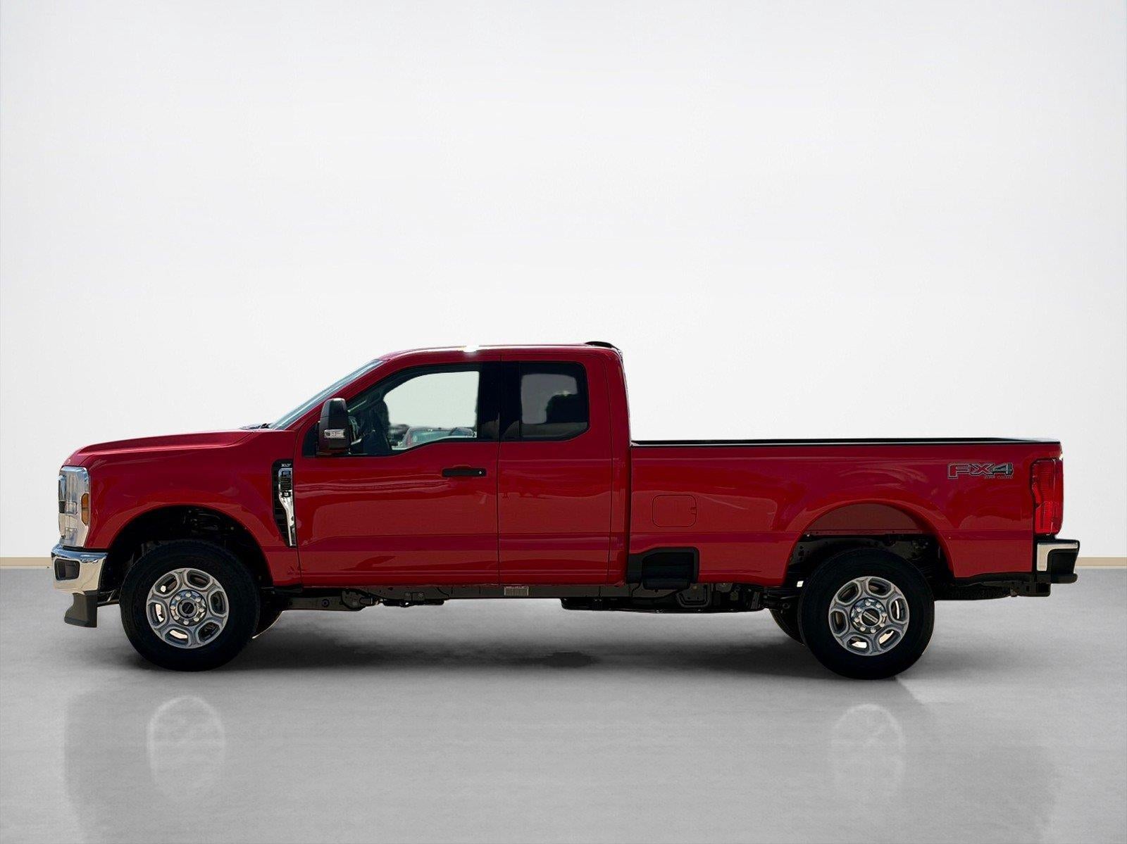 2027 Ford Super Duty F-350 SRW XLT