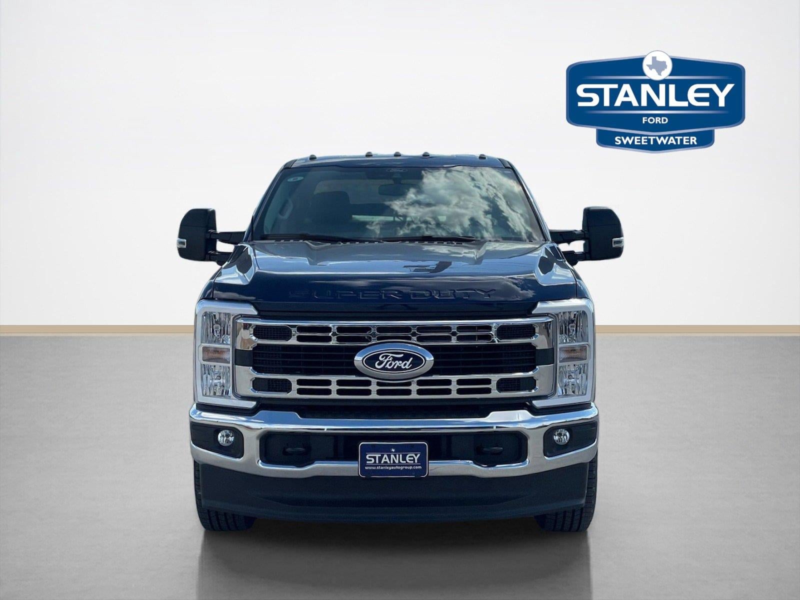 2027 Ford Super Duty F-350 Srw XLT