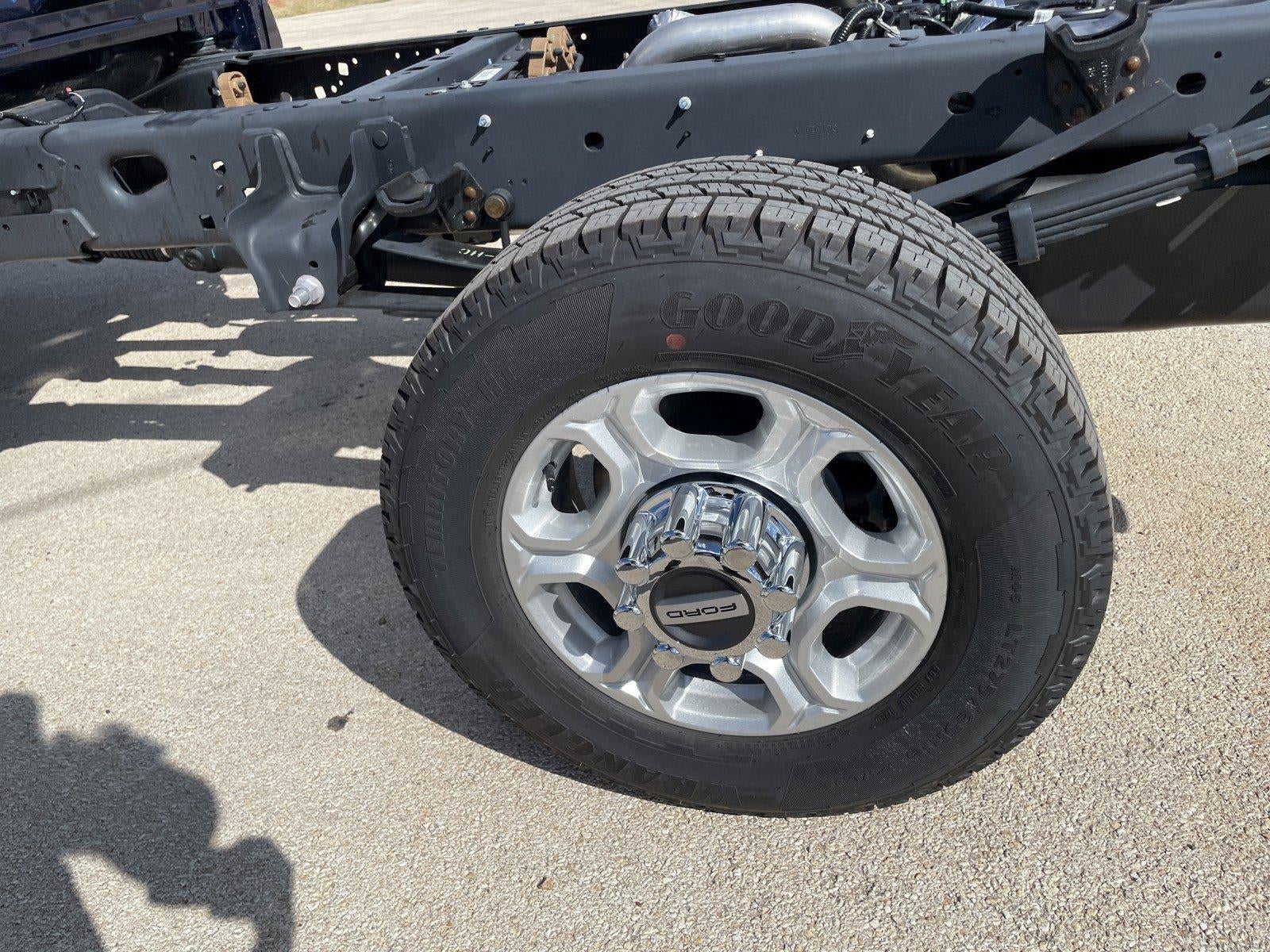 2027 Ford Super Duty F-350 Srw XLT