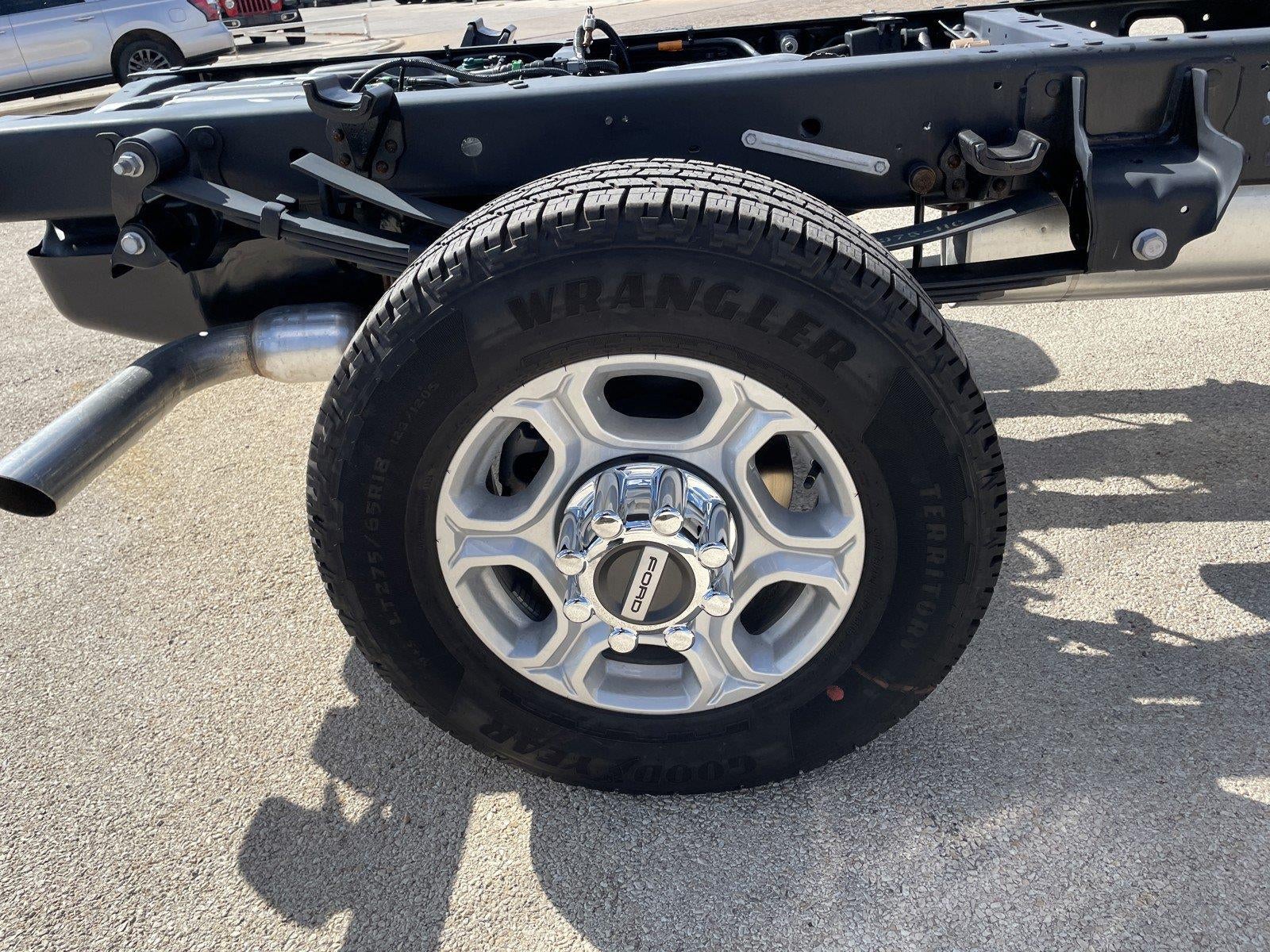 2027 Ford Super Duty F-350 SRW XLT
