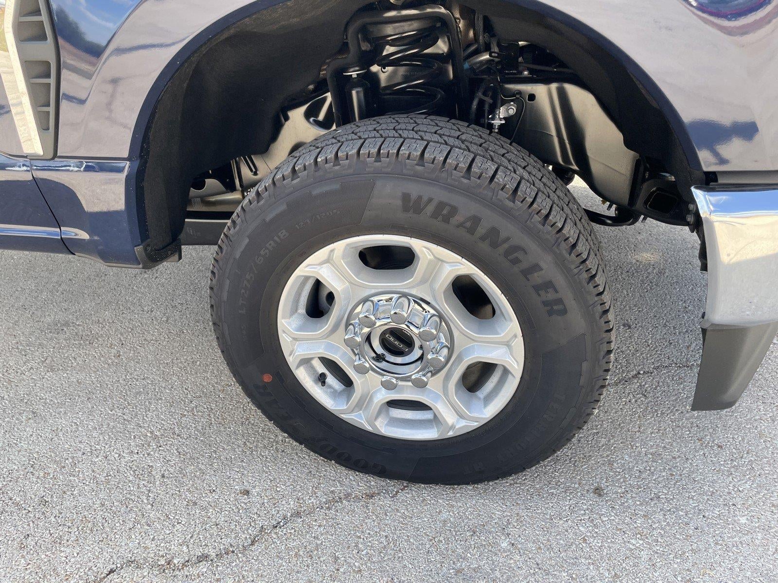 2027 Ford Super Duty F-350 SRW XLT