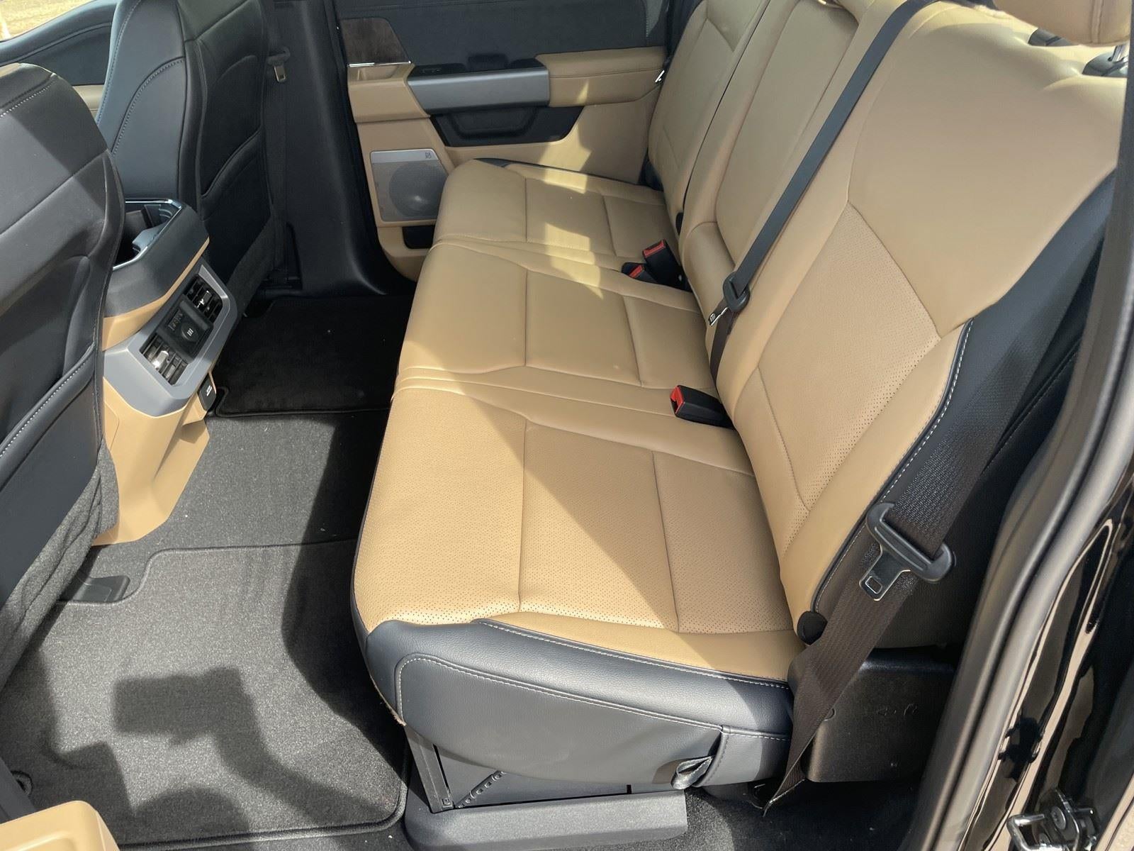 2026 Ford Super Duty F-350 DRW LARIAT