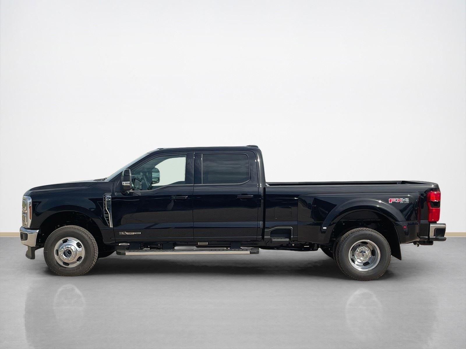 2026 Ford Super Duty F-350 DRW LARIAT