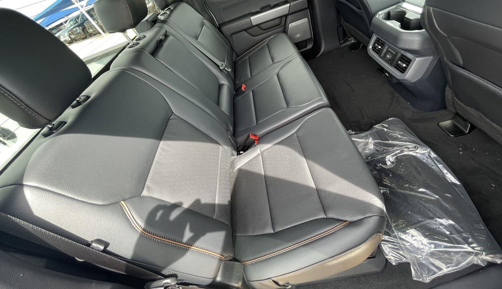 2026 Ford Super Duty F-350 DRW LARIAT