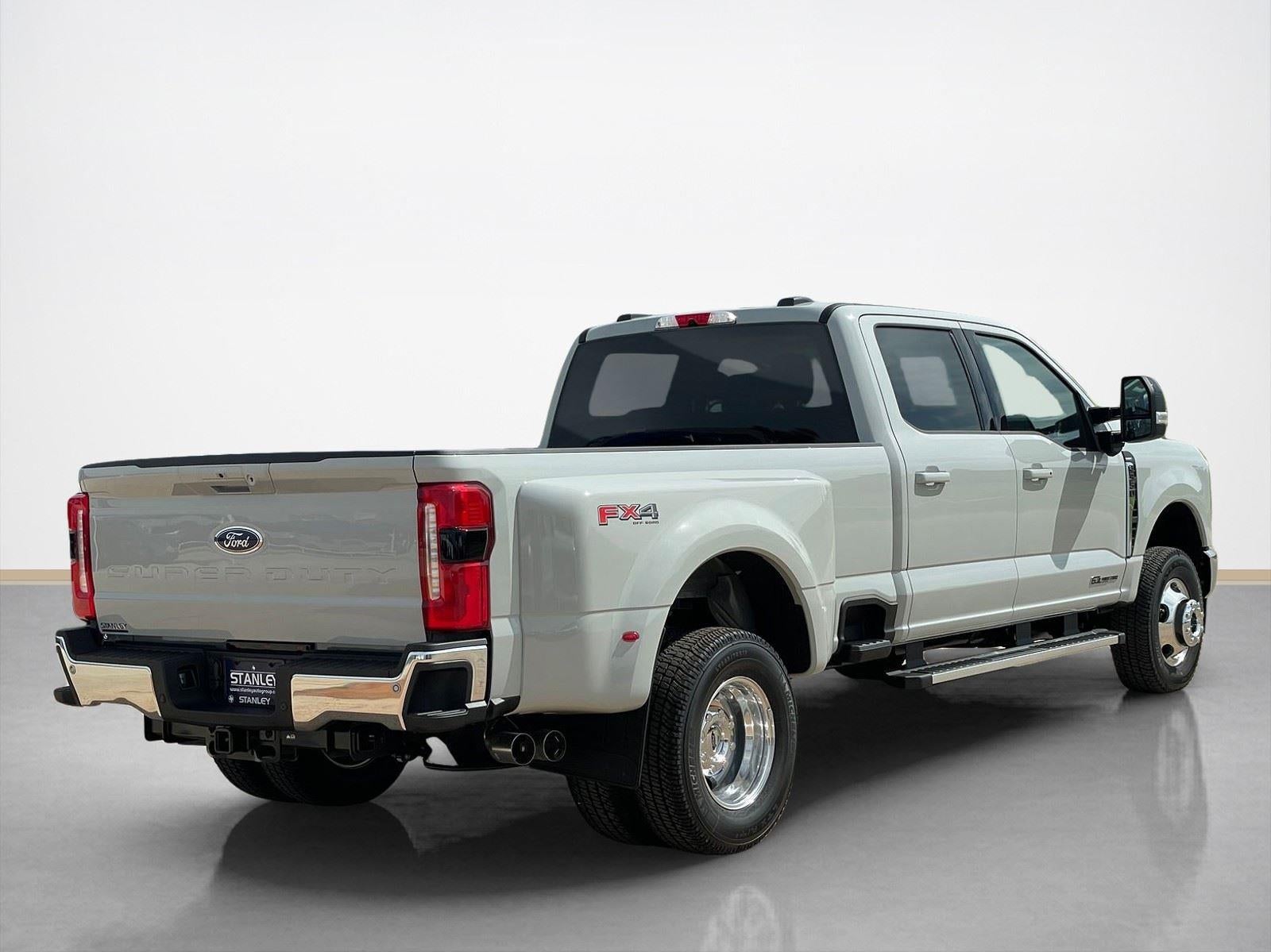 2026 Ford Super Duty F-350 DRW LARIAT