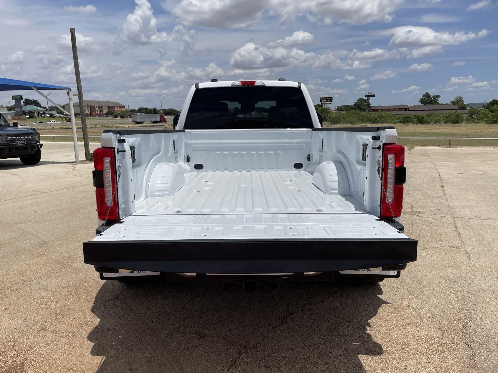 2026 Ford Super Duty F-350 DRW LARIAT