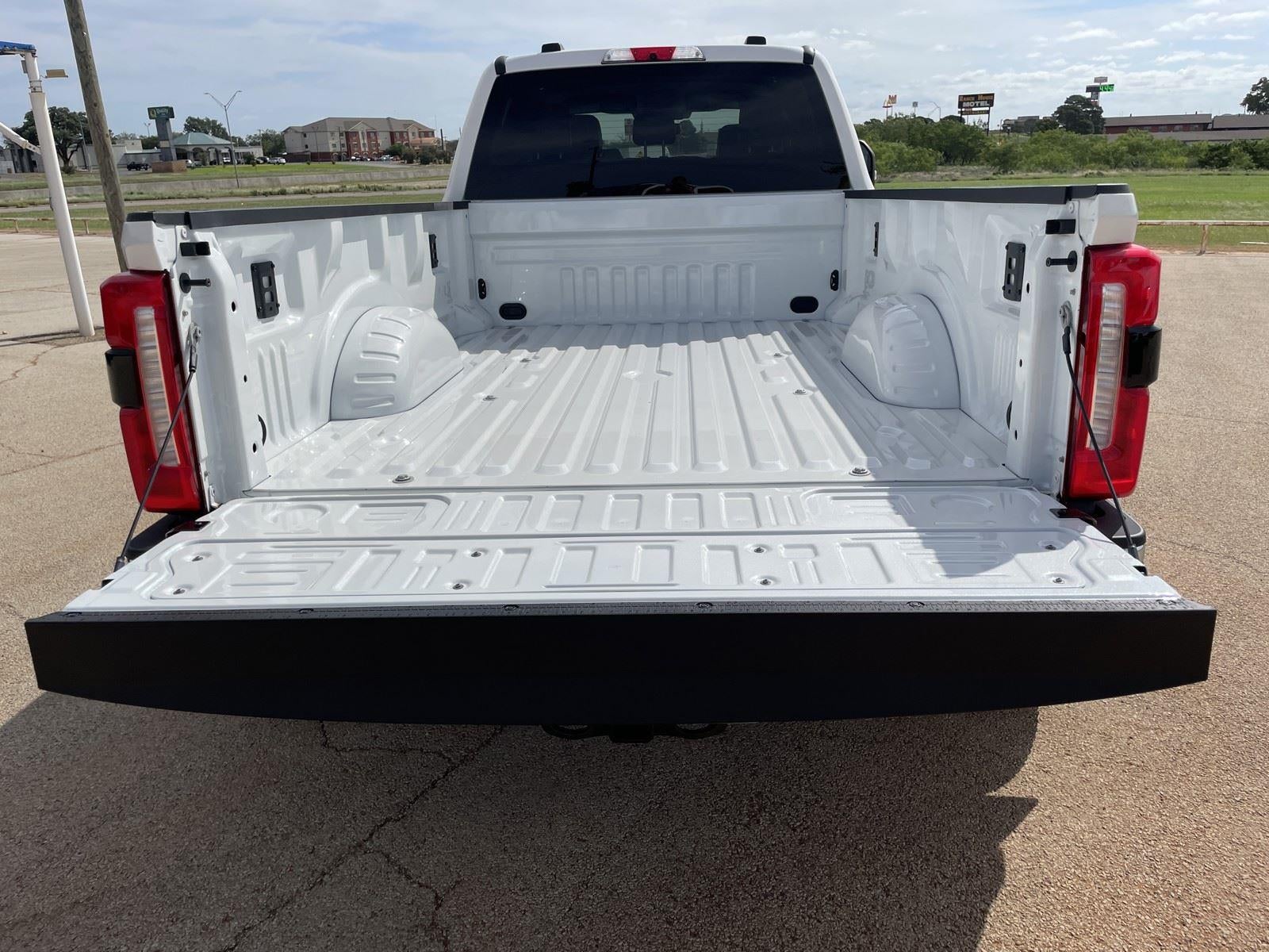 2026 Ford Super Duty F-350 DRW LARIAT