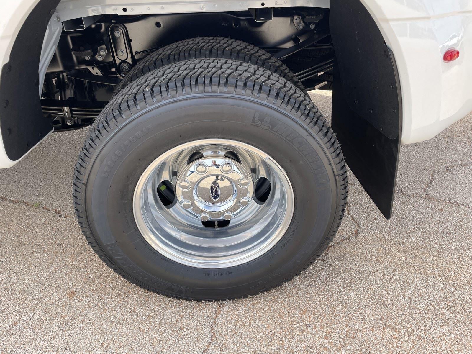 2026 Ford Super Duty F-350 DRW LARIAT