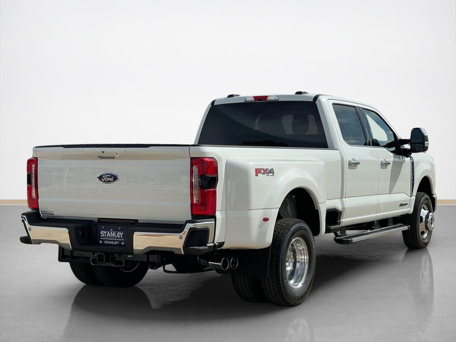 2026 Ford Super Duty F-350 DRW LARIAT
